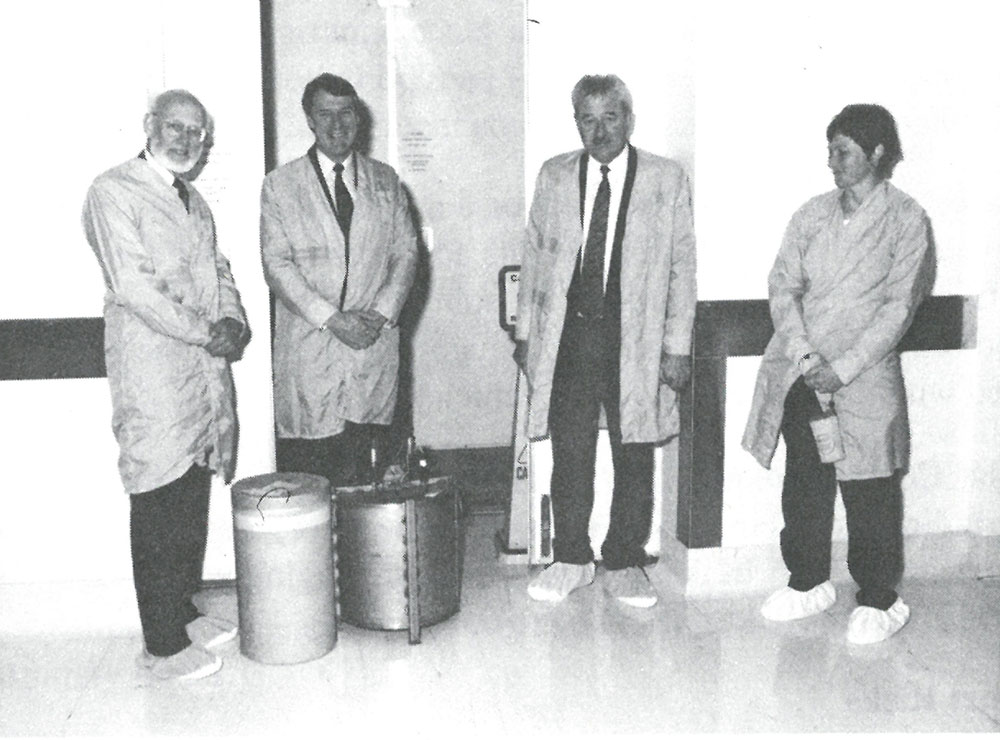 Select Committee on the Dangers of Radioactive Waste members inspecting waste transport containers. L-R: Senators John Coulter, Grant Chapman [Chair], Alan Ferguson and Dee Margetts. Image by ANSTO.