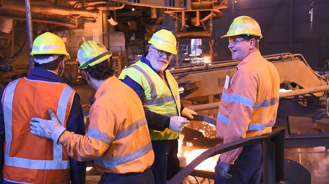 Committee members Senators Kim Carr and Nick Xenophon observing the operations of the steelworks, 5 April 2016. Video still courtesy of GFG Alliance.