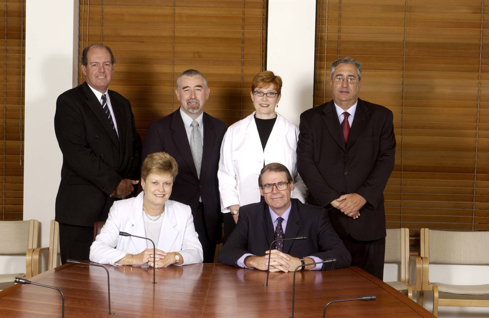 Standing Committee of Privileges, 10 March 2005. Standing L-R: Senators David Johnston, Gary Humphries, Marise Payne and Robert Ray. Seated L-R: Senators Sue Knowles [Deputy Chair] and John Faulkner [Chair]. DPS Auspic.