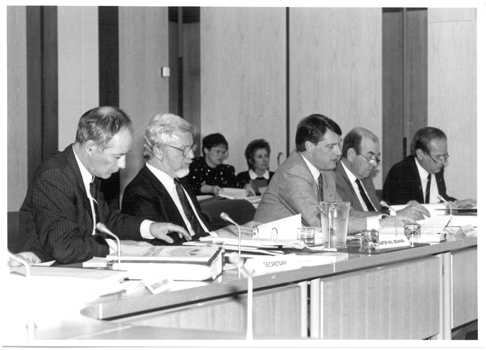 Estimates Committee F supplementary budget estimates hearing, 13 September 1990. Seated at table L-R: Richard Gilbert [Secretary], Senators Michael Beahan [Chair], Grant Chapman, Brian Archer and Winston Crane. Image by Peter West, Government Photographic Service.